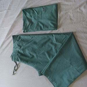 FIGS ( sold)  SCRUBS SET MINT GREEN